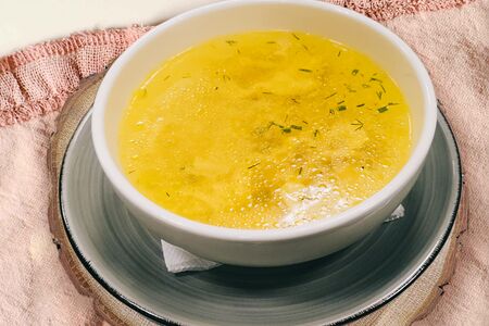 Куриный бульон с лапшой