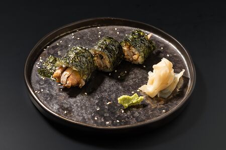 Хэнд-ролл с угрем