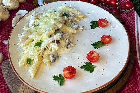 Пенне с курицей и грибами