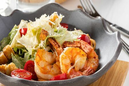 Салат Цезарь с креветкой