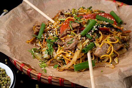 Пшеничный удон ран со свининой