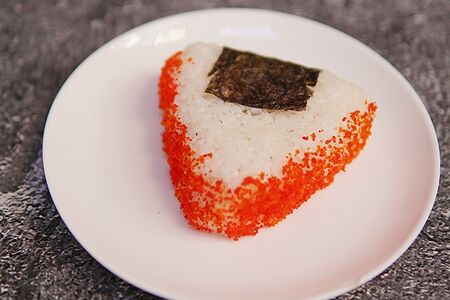 Онигири лосось