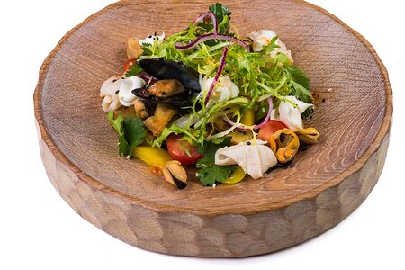 Салат с баклажанами и морепродуктами