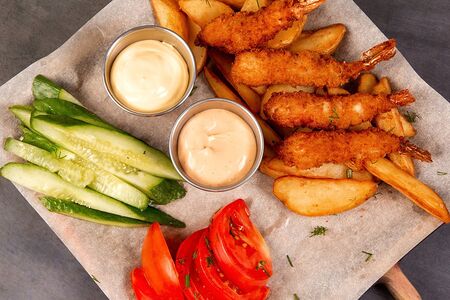 С креветками в панировке и гарниром