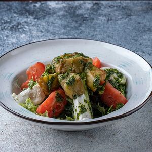 Салат с жареными баклажанами и мягким сыром