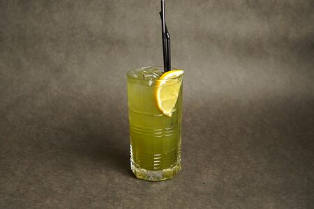 Яркий тархун