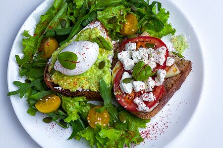 Автост с томатами и моцареллой