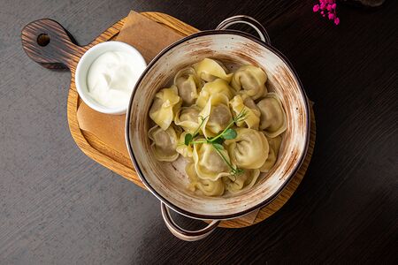 Пельмени со свининой, говядиной и сметаной