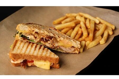 Завтрак сэндвич курица-бекон