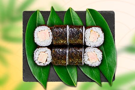 Маки с курицей