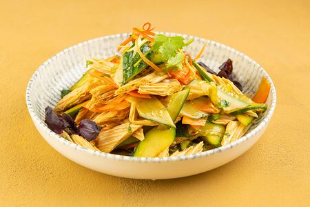 Салат со спаржей