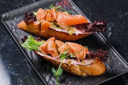 Тапас с копченым лососем