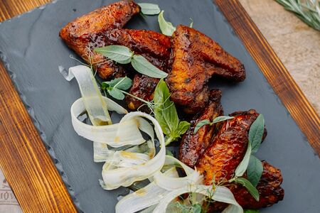 Крылья в соусе BBQ