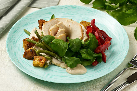 Салат с индейкой под соусом вителло тоннато