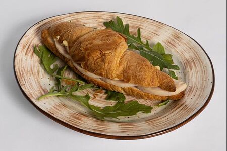 Круассан с ветчиной и сыром