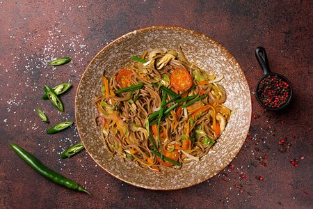 Соба с овощами, грибами и мисо соусом