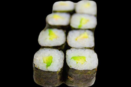 Ролл с авокадо