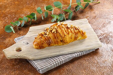 Круассан карамельный