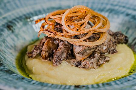 Бефстроганов из телятины, картофельный крем