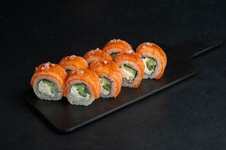 Филадельфия с карамелью и авокадо