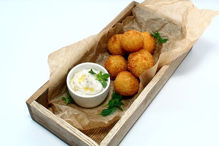 Картофельные крокеты с грибным соусом