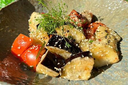 Салат с хрустящими баклажанами