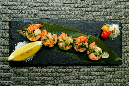 Креветки в лимонном соусе