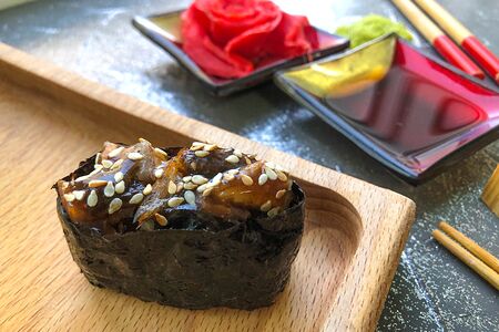 Гункан Спайси угорь