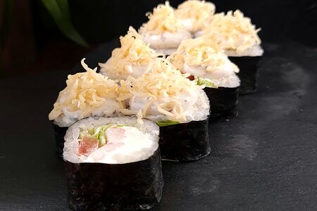 Ролл Caesar с креветками и трюфельным сыром