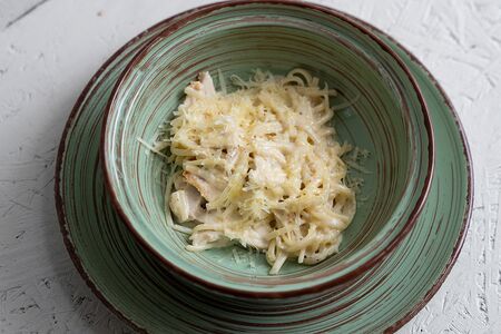 Спагетти с курицей и сыром