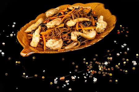 Яки соба с курицей