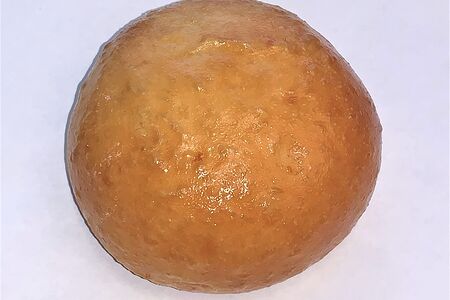 Пирожок с яйцом и зеленым луком