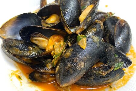 Мидии в томатном соусе