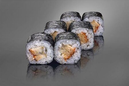 Ролл с копченым угрем