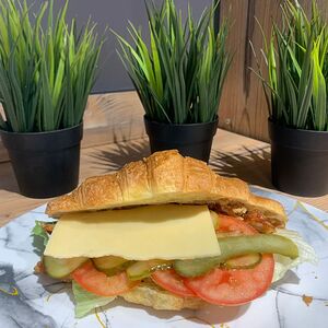 Круассан с курицей