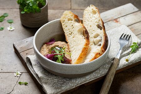 Паштет из печени цыпленка с луковым джемом