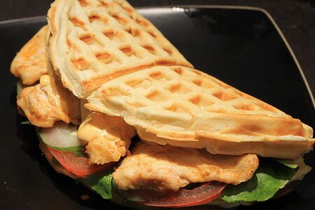 Тортилья с курицей карри на овсяно-гречневой вафле