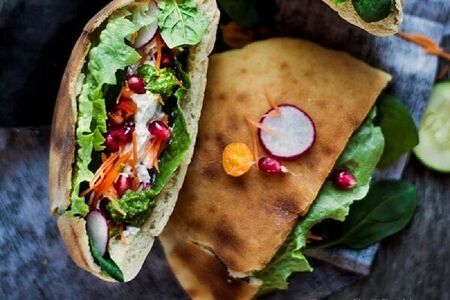 С фалафелем