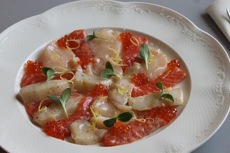 Карпаччо из рыбы и Сахалинского гребешка в цитрусах