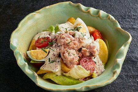 Салат с тунцом и молодым картофелем