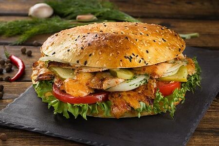 Донер-кебаб из курицы в турецкой пите