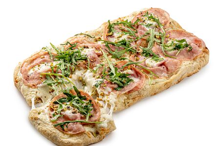 Римская пицца с ветчиной и страчателлой