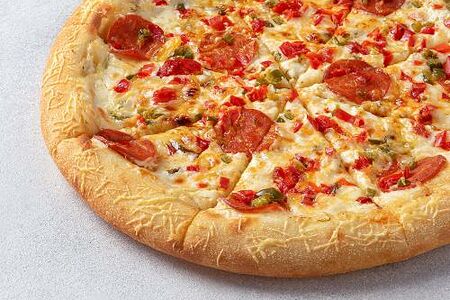 Пицца Пепперони пиканто на толстом с сыром