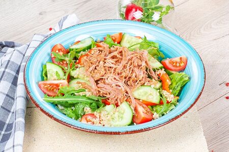 Салат с рваной говядиной