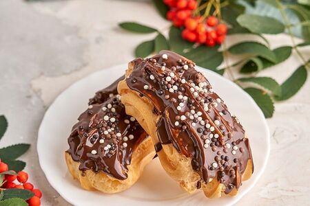 Пирожное Эклер шоколадный