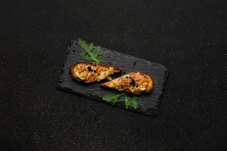 Эклер с мидиями