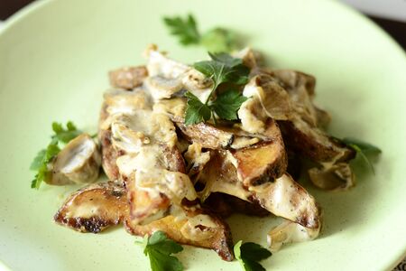 Стейк из свинины с картофелем по-деревенски