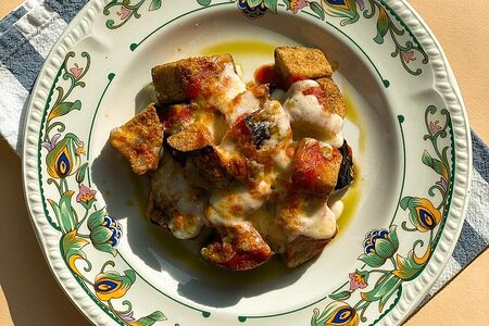 Хрустящие баклажаны с орехами и моцареллой