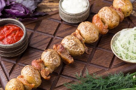 Картошка с салом на углях