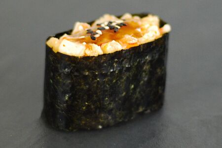 Запечённые суши с гребешком